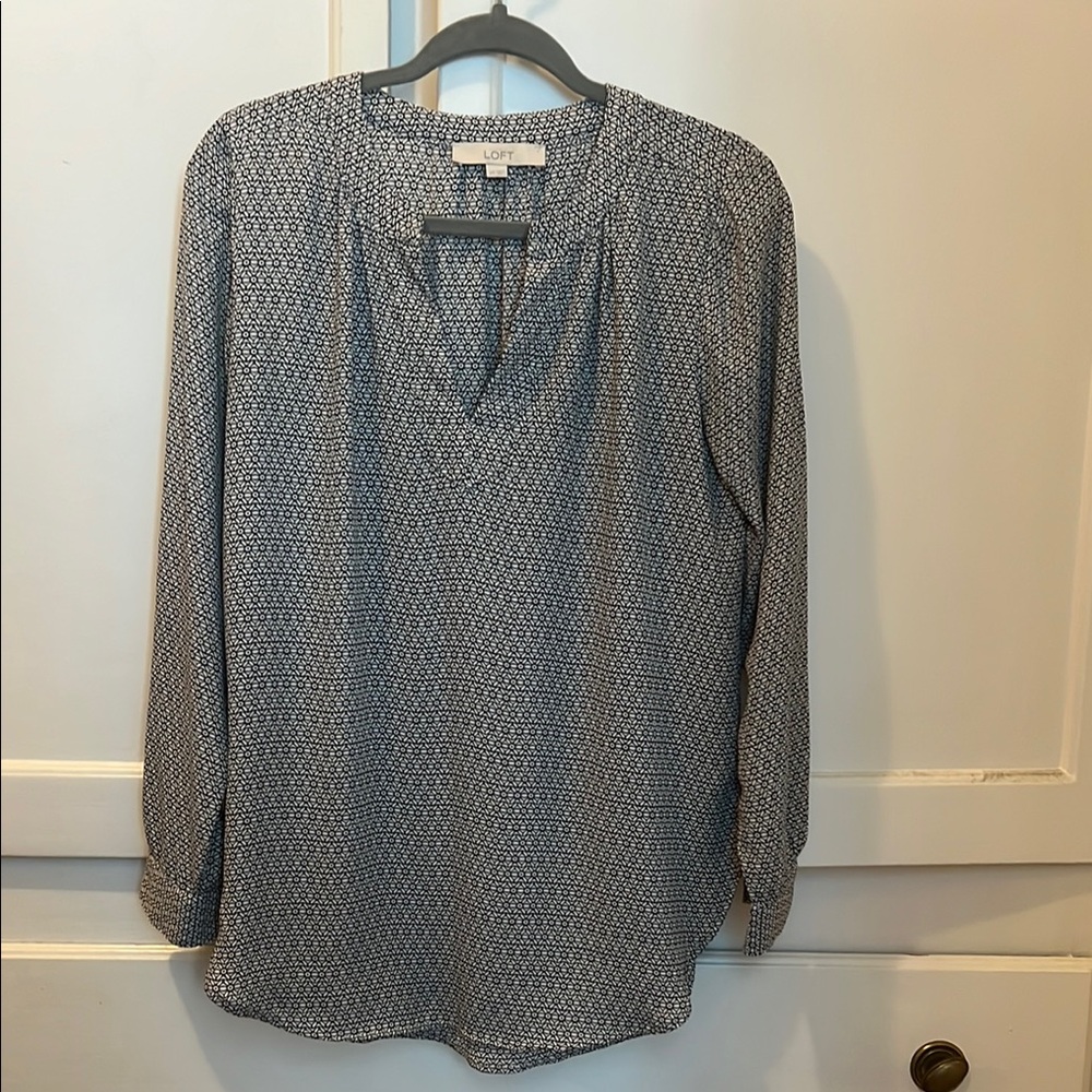 LOFT Patterned Blouse V neck Size medium